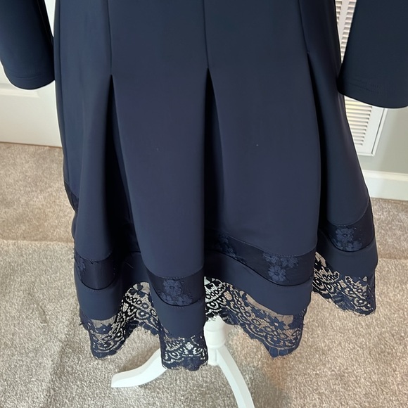 Neiman Marcus Dress Navy with lace hem size 6 - Picture 3 of 5